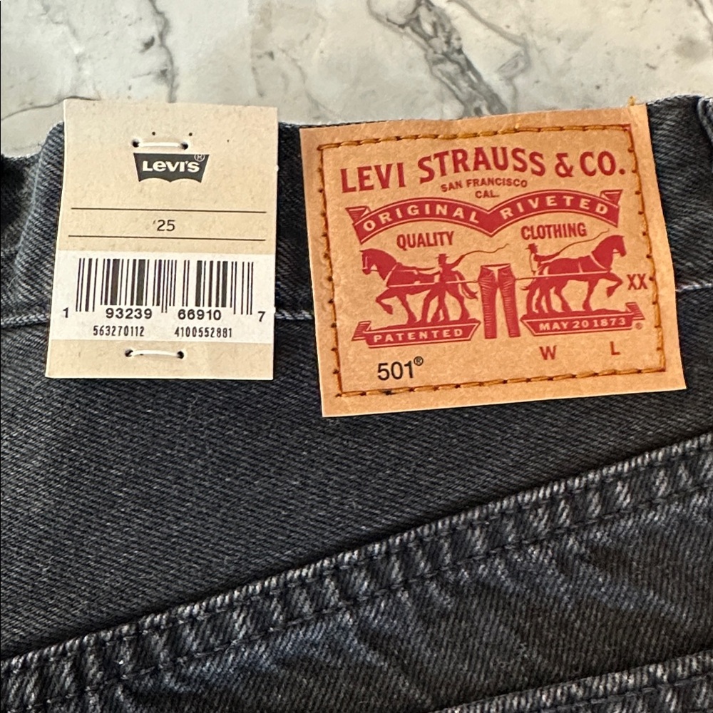 NWT! Levi's 501 Women's High Rise Black Jean Shorts - Picture 6 of 7